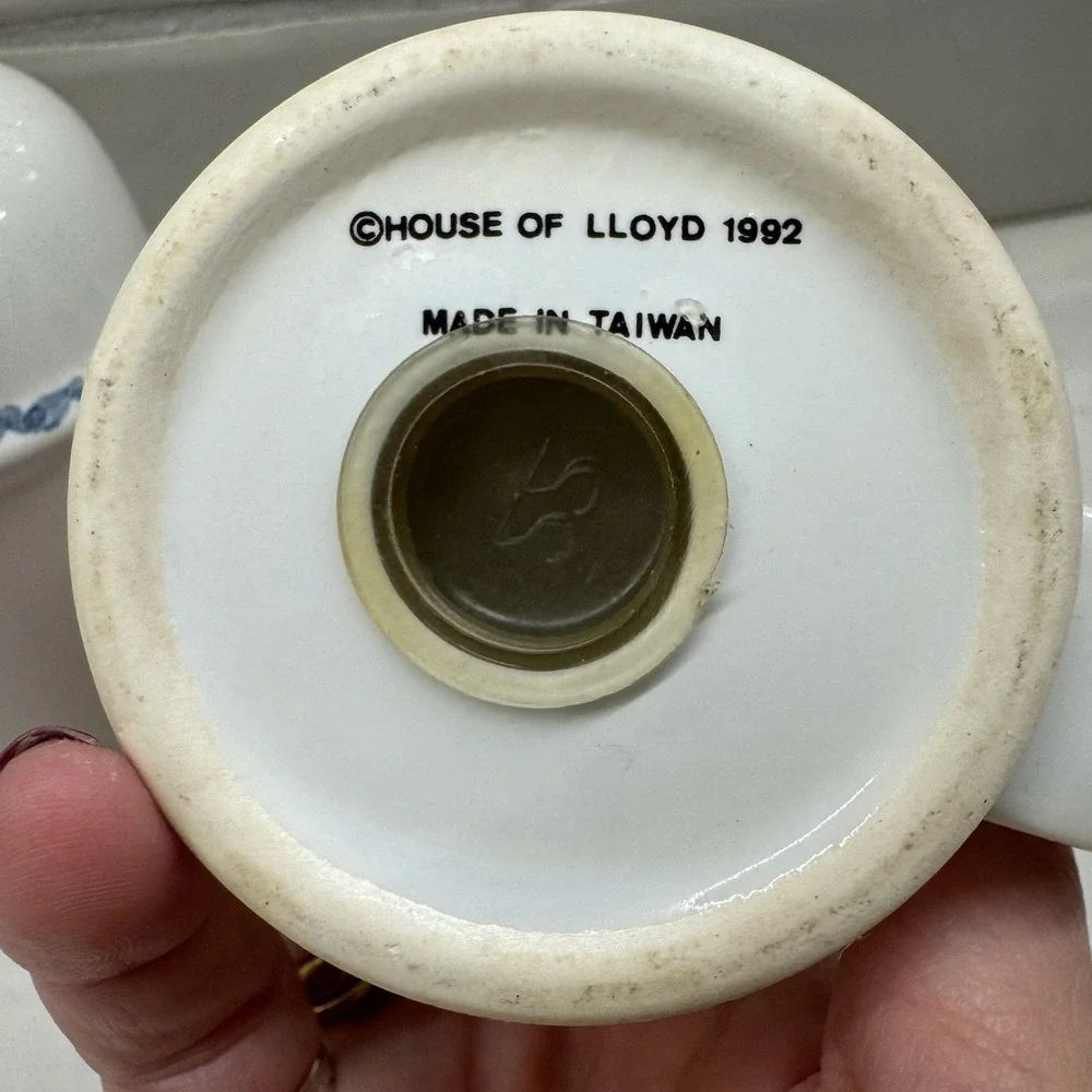 Vintage 1992 House Of Lloyd Country Farmhouse Salt & Pepper Shakers Blue Hearts‎